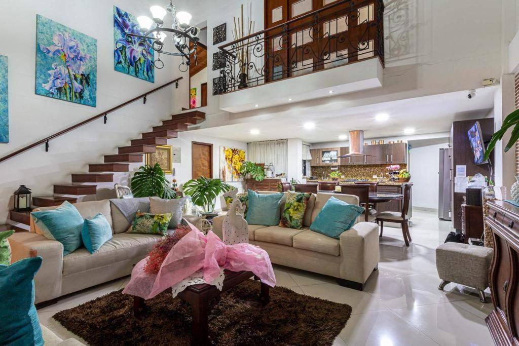 Elegante Pent-house En Cuarto Piso Apartment Medellin